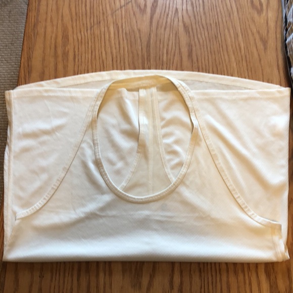 Five  GapFit running tops size medium - Picture 4 of 4